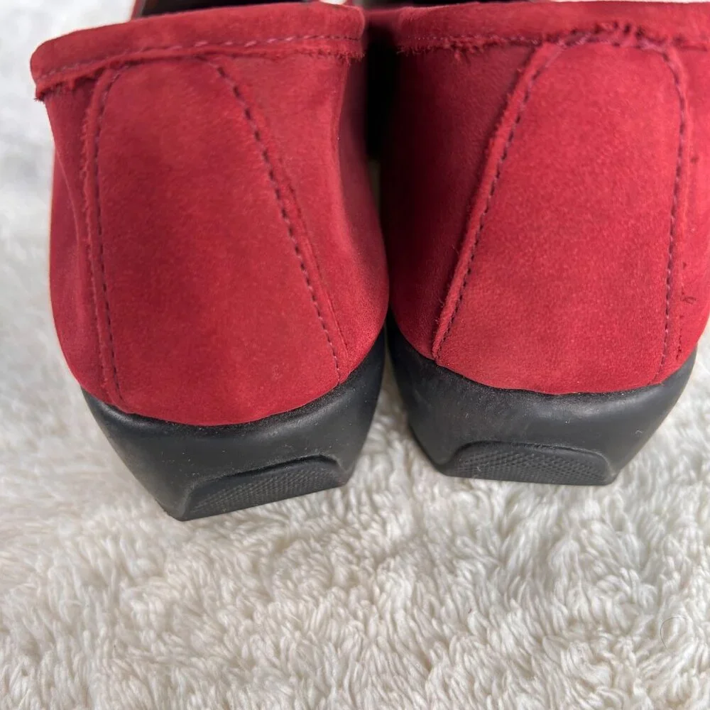 Aerosoles Women's Red Suede Slip-On Loafers Size 7B Leather Upper Rubber Sole